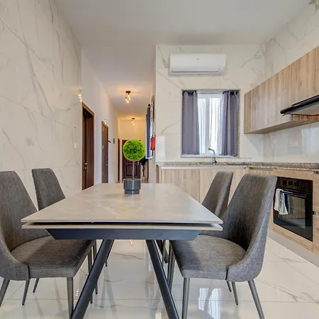 2br Penthouse Near Ancient Temples *