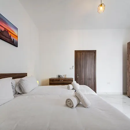 2br Penthouse Near Ancient Temples