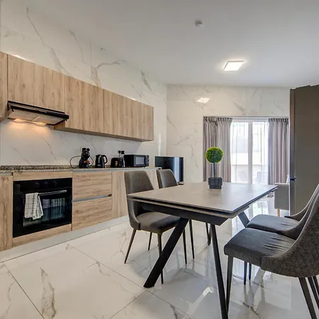 2br Penthouse Near Ancient Temples *