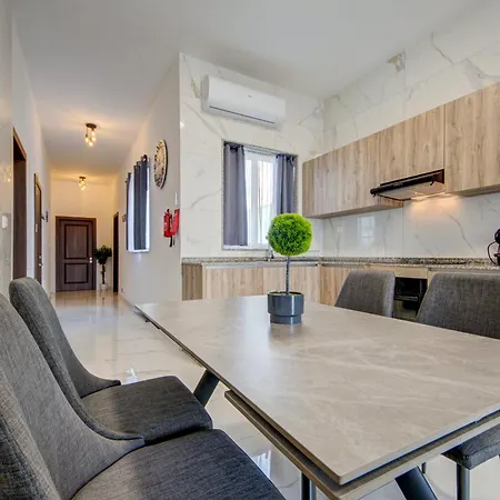 2br Penthouse Near Ancient Temples *